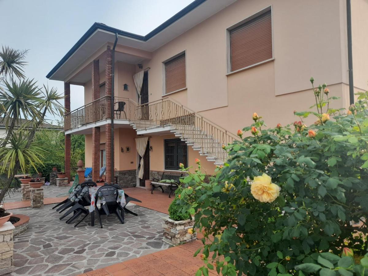 הוילה קאפאנורי Casa Camelia מראה חיצוני תמונה